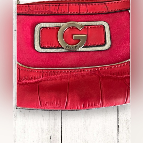 Vintage Guess Pouch Wristlet Wallet Zipper Closure Silver Accents Small Bag NWT - Picture 2 of 7